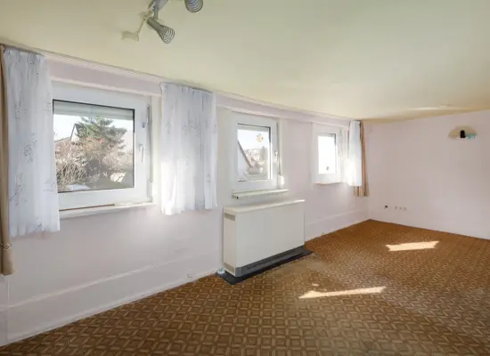 Zimmer EG der Immobilie: Altes Haus sucht jungen Bastler! (Foto)