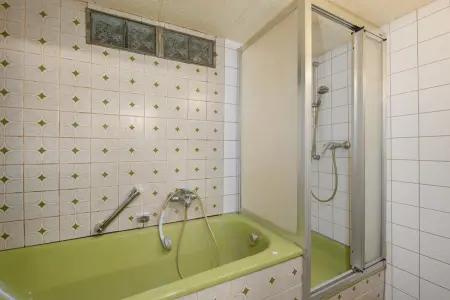 Bad EG der Immobilie: Altes Haus sucht jungen Bastler! (Foto)