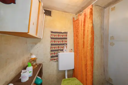 WC EG der Immobilie: Altes Haus sucht jungen Bastler! (Foto)