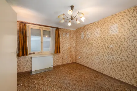 Zimmer OG der Immobilie: Altes Haus sucht jungen Bastler! (Foto)