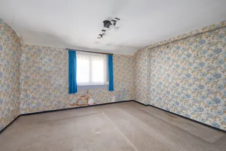 Zimmer OG der Immobilie: Altes Haus sucht jungen Bastler! (Foto)