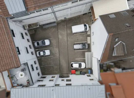 Draufsicht der Immobilie: Sichern Sie Ihre Zukunft!
Gewerbliche und wohnwirtschaftliche Gebäudemixtur im Herzen von Durlach (Foto)