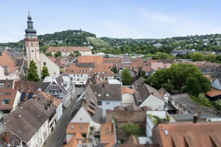 Ausblick auf Durlach mit dem Turmberg und der evangelischen Stadtkirche der Immobilie: Sichern Sie Ihre Zukunft!
Gewerbliche und wohnwirtschaftliche Gebäudemixtur im Herzen von Durlach (Foto)