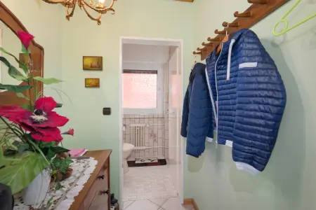 Garderobe und separates WC EG der Immobilie: 2-Familienhaus mit zusätzlich ausgebautem Dachgeschoss in ruhiger Lage von Linkenheim (Foto)