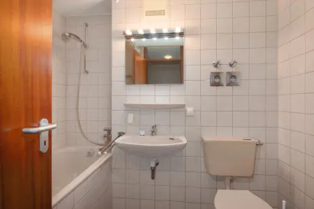 Badezimmer der Immobilie: Achtung Kapitalanleger! Apartment für kleines Geld (Foto)