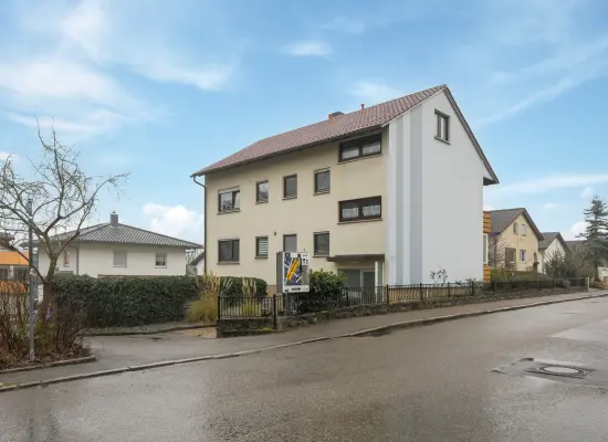 Straßenansicht der Immobilie: Wohnen und Vermieten in bester Lage! (Foto)
