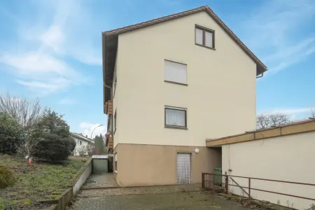 Rückansicht der Immobilie: Wohnen und Vermieten in bester Lage! (Foto)