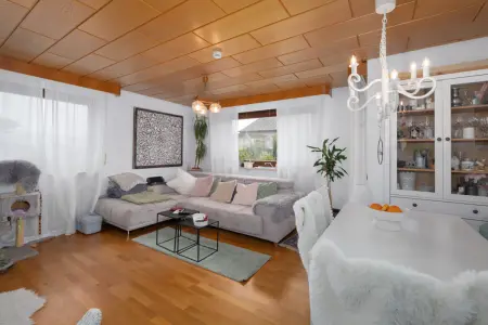 Wohnzimmer EG der Immobilie: Wohnen und Vermieten in bester Lage! (Foto)