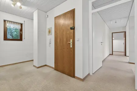 Flur der Immobilie: Schöne Wohnung zum Träumen (Foto)