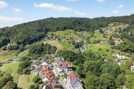 Luftansicht der Immobilie: Der wichtigste Ort der Welt - Ihr neues Zuhause (Foto)