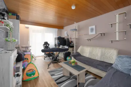 Wohnzimmer der Immobilie: Solide Kapitalanlage mit Potenzial! (Titelbild)