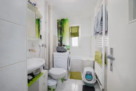 Badezimmer der Immobilie: Solide Kapitalanlage mit Potenzial! (Foto)