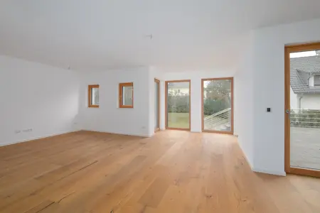 Wohn- und Esszimmer der Immobilie: Stilvoller Neubau-Erstbezug: 2-Zi.Whg. mit Terrasse und hochwertiger Ausstattung (Foto)