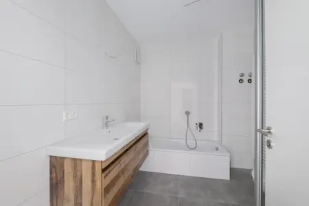 Badezimmer der Immobilie: Stilvoller Neubau-Erstbezug: 2-Zi.Whg. mit Terrasse und hochwertiger Ausstattung (Foto)