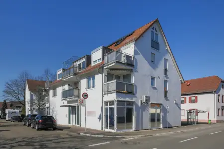 Straßenansicht der Immobilie: Außergewöhnliche 4,5-Zimmer-Wohnung mit Loftcharakter – großzügiges Wohnen im auf dem Land stadtnah (Foto)