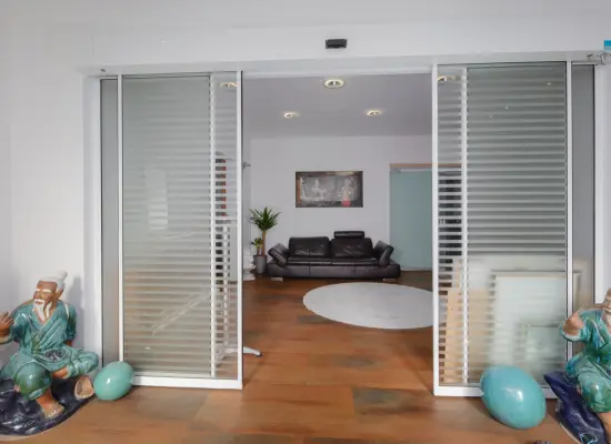 Eingangsbereich der Immobilie: Außergewöhnliche 4,5-Zimmer-Wohnung mit Loftcharakter – großzügiges Wohnen im auf dem Land stadtnah (Foto)