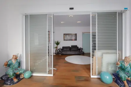 Eingangsbereich der Immobilie: Außergewöhnliche 4,5-Zimmer-Wohnung mit Loftcharakter – großzügiges Wohnen im auf dem Land stadtnah (Foto)