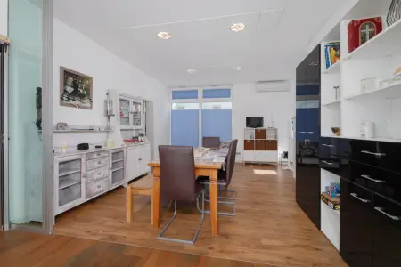 Essbereich der Immobilie: Außergewöhnliche 4,5-Zimmer-Wohnung mit Loftcharakter – großzügiges Wohnen im auf dem Land stadtnah (Foto)