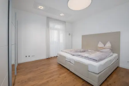 Schlafzimmer der Immobilie: Außergewöhnliche 4,5-Zimmer-Wohnung mit Loftcharakter – großzügiges Wohnen im auf dem Land stadtnah (Foto)