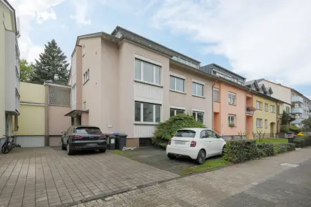 Straßenansicht der Immobilie: Eine gute Adresse für Ihr Geld (Titelbild)