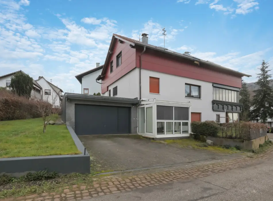 Straßenansicht der Immobilie: Attraktives Wohnen für die Familie
Ihr neues Zuhause in Baden-Baden Balg! (Titelbild)