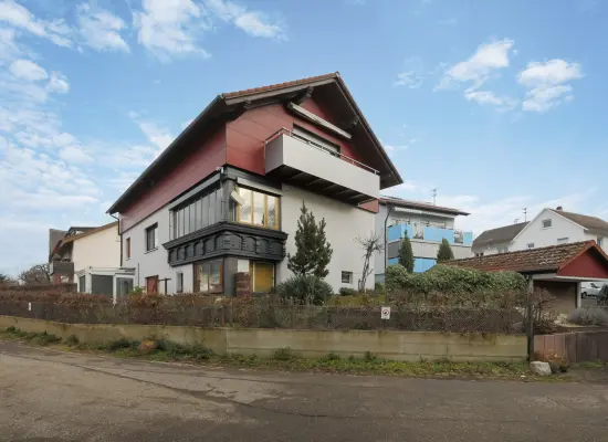 Straßenansicht der Immobilie: Attraktives Wohnen für die Familie
Ihr neues Zuhause in Baden-Baden Balg! (Foto)