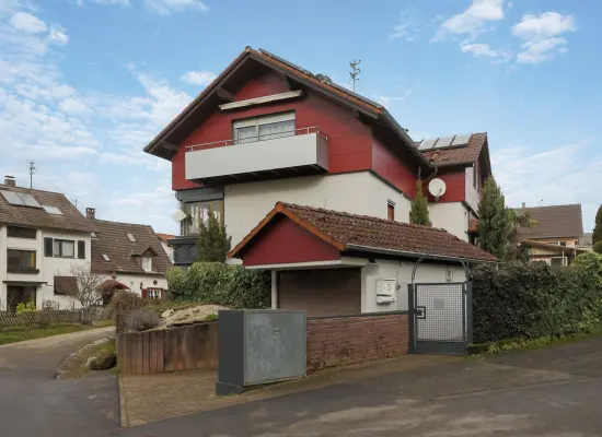 Straßenansicht der Immobilie: Attraktives Wohnen für die Familie
Ihr neues Zuhause in Baden-Baden Balg! (Foto)