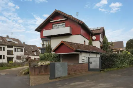 Straßenansicht der Immobilie: Attraktives Wohnen für die Familie
Ihr neues Zuhause in Baden-Baden Balg! (Foto)