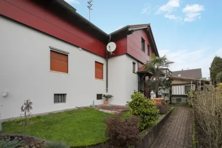 Vorgarten der Immobilie: Attraktives Wohnen für die Familie
Ihr neues Zuhause in Baden-Baden Balg! (Foto)