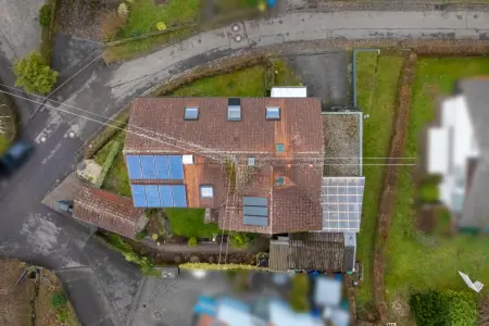 Luftansicht der Immobilie: Attraktives Wohnen für die Familie
Ihr neues Zuhause in Baden-Baden Balg! (Foto)