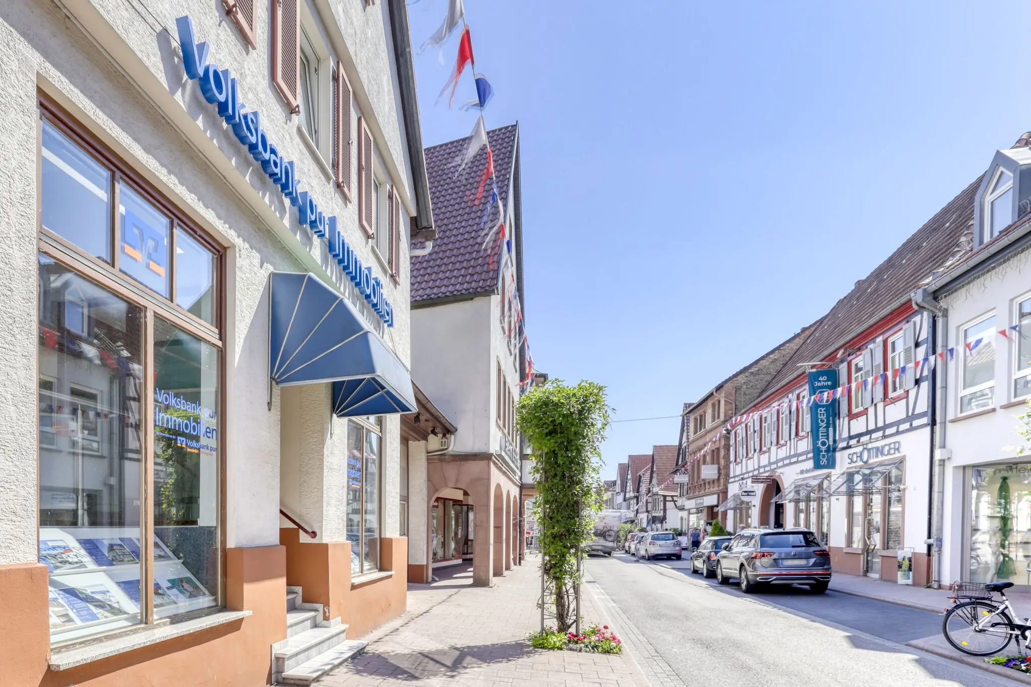 Außenansicht der Filiale Kandel von der Volksbank pur Immobilien